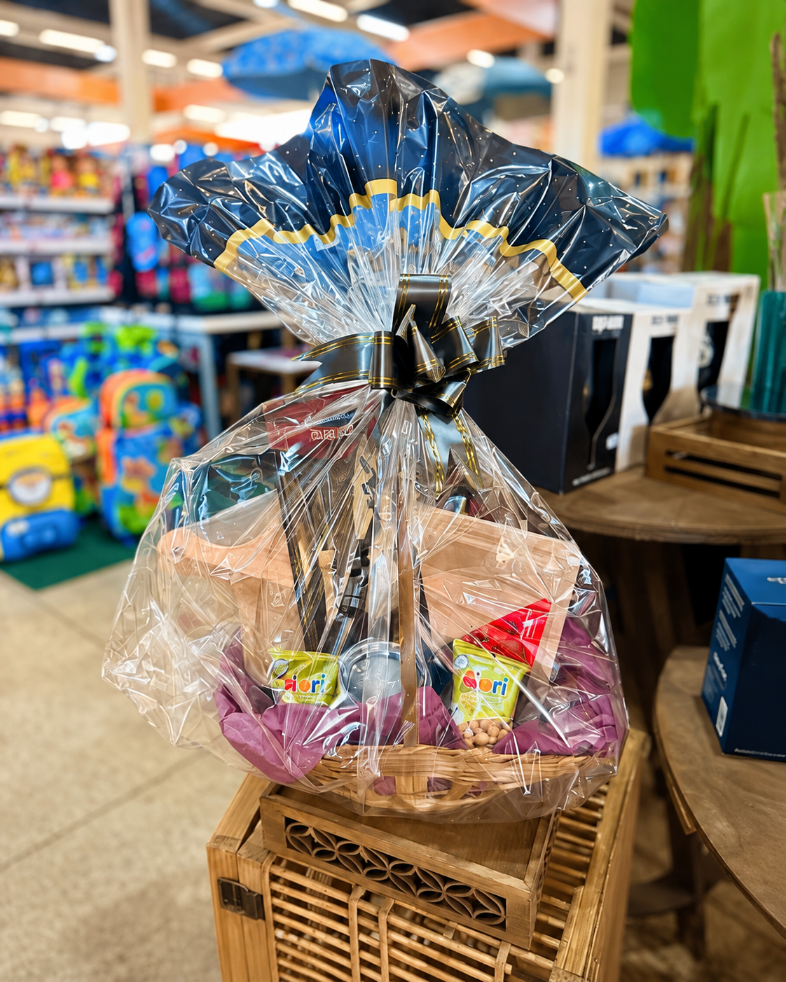 Cesta de presente pronta para presentear disponível na Lele da Cuca